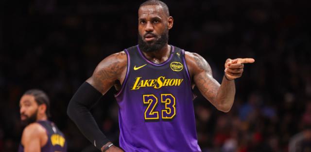 开云官方下载-詹姆斯奉献宣言式盖帽！季末冲刺湖人扼守西部前四