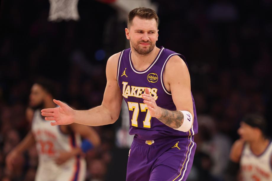 开云官方下载-东契奇30+15+8詹姆斯22+5+6 湖人客场不敌尼克斯