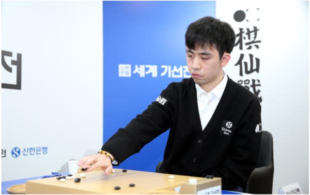 kaiyun-首届新韩银行世界棋仙战决赛首局王星昊出师不利
